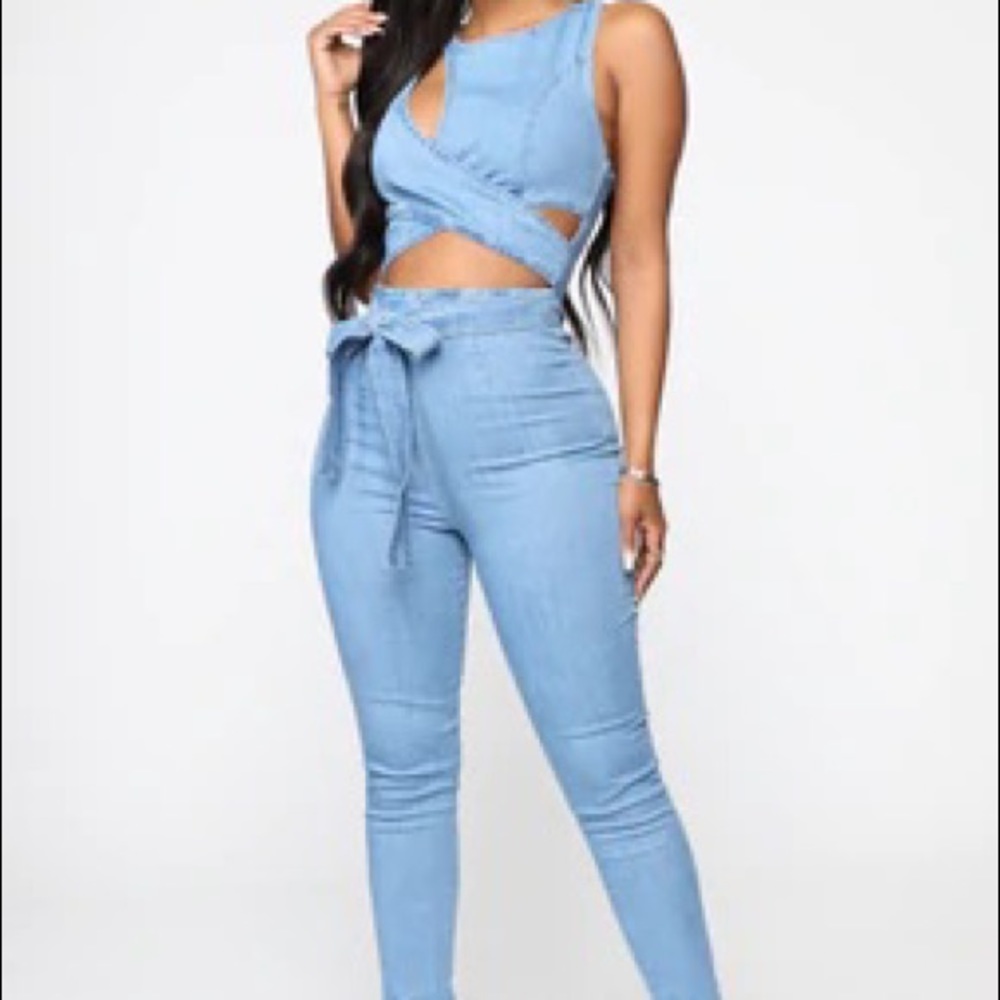 Brand New Fashion Nova jumpsuit